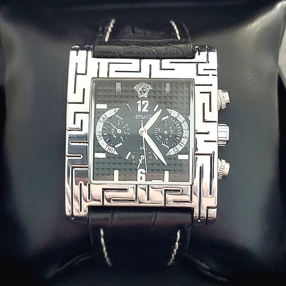 Versace Watch - Picture 1 of 4